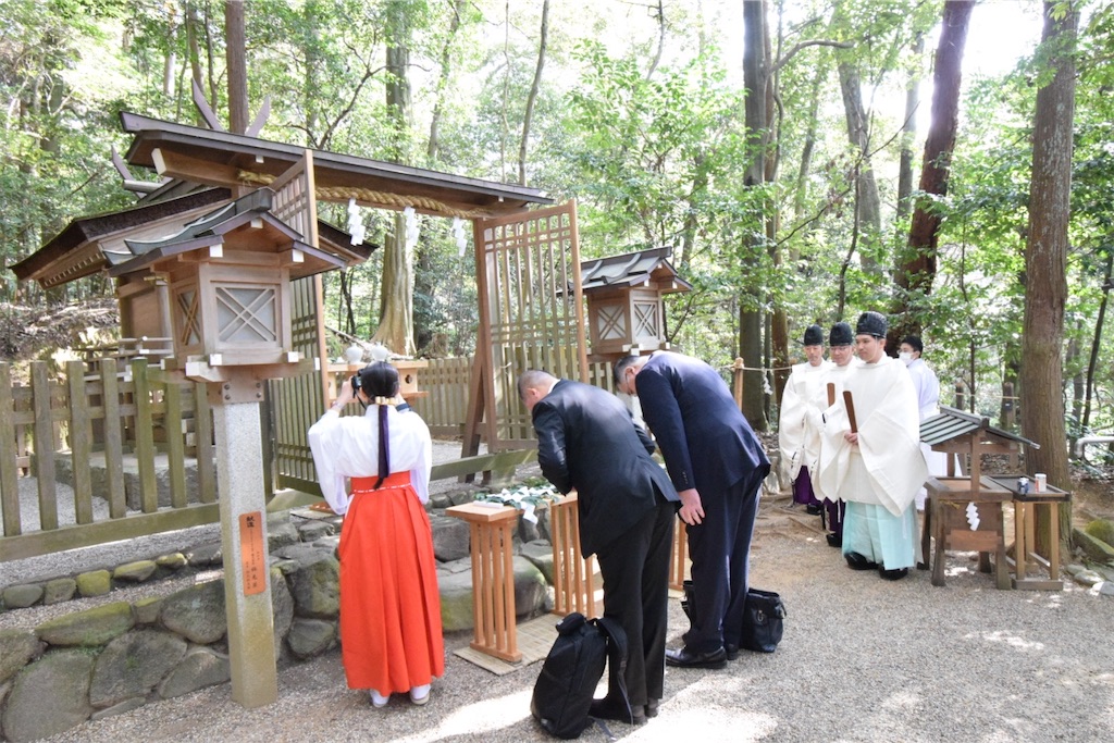 活日神社：一夜の酒、千年の香り、杜氏の神が眠る社、三輪の酒を待つ