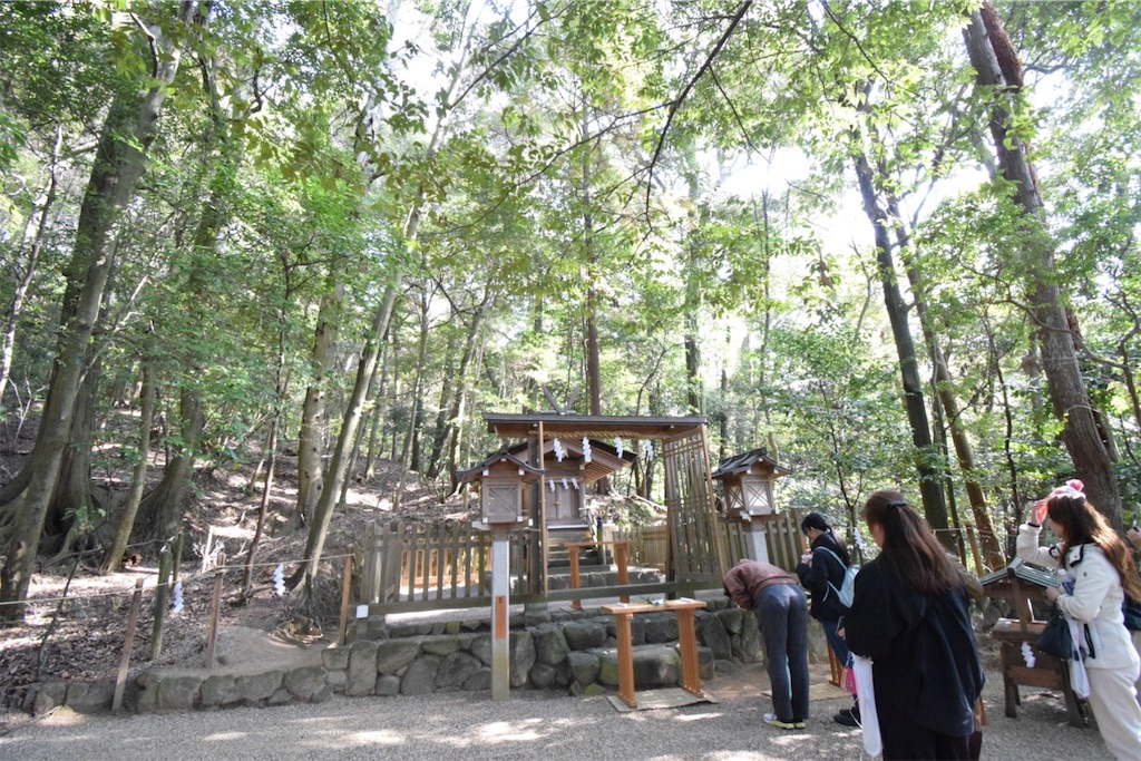 活日神社：一夜の酒、千年の香り、杜氏の神が眠る社、三輪の酒を待つ