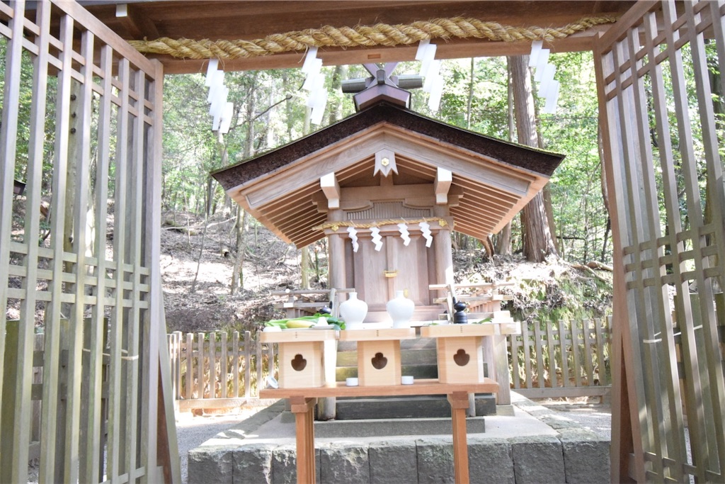 活日神社：一夜の酒、千年の香り、杜氏の神が眠る社、三輪の酒を待つ