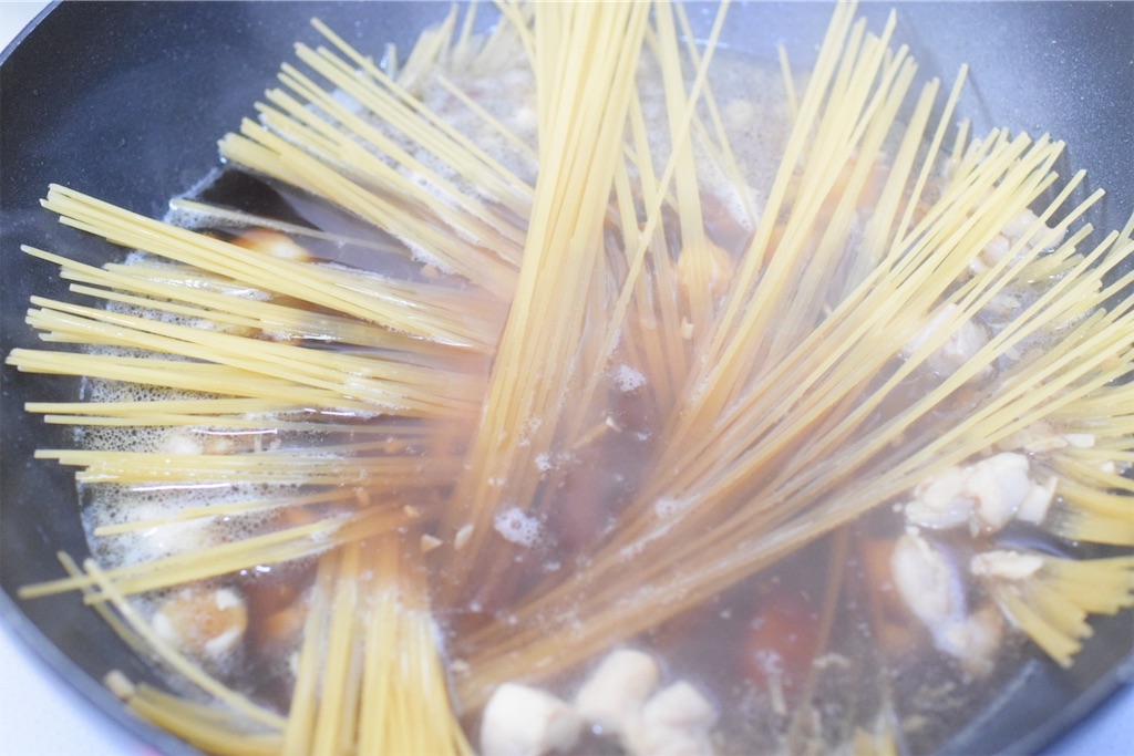 鶏もも肉の醤油ペペロンチーノ