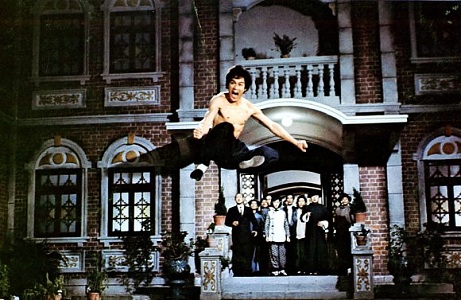 『ドラゴン怒りの鉄拳』〜セリフを持たない革命 、映画の文法を変えた肉体