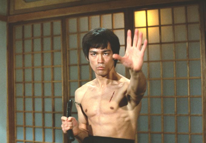 『ドラゴン怒りの鉄拳』〜セリフを持たない革命 、映画の文法を変えた肉体
