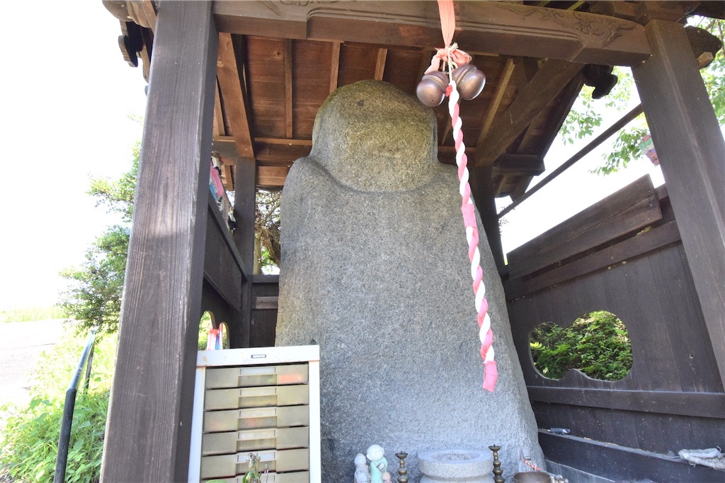 明日香村「弥勒石」〜世界遺産の外で、石は祈られている - 大和