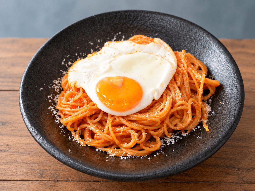 虚無リタン（虚無ナポリタン）〜冷蔵庫の余りものが化ける、目玉焼きナポリタン