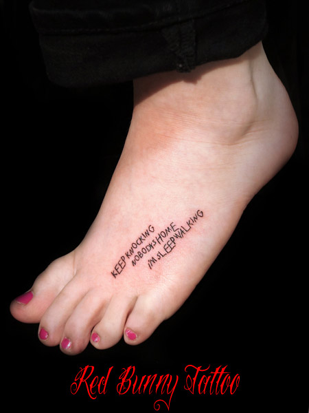 個別 文字 タトゥーデザイン 足の甲 Letter Tattoo の写真 画像 タトゥー デザイン 画像 東京 タトゥースタジオ 吉祥寺 Redbunnytattoo