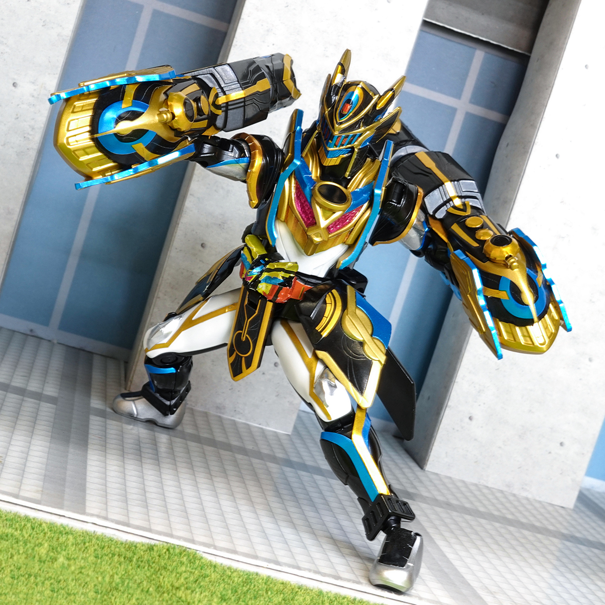 遂に最終弾！明日発売「装動ガッチャード7」レビュー！ - バンダイ