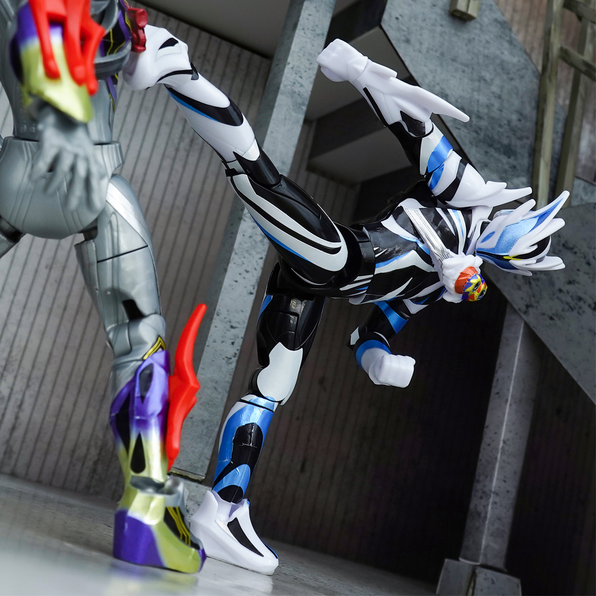 本日発売！！】装動 仮面ライダーゼッツ AGT5 Feat.装動 仮面ライダー