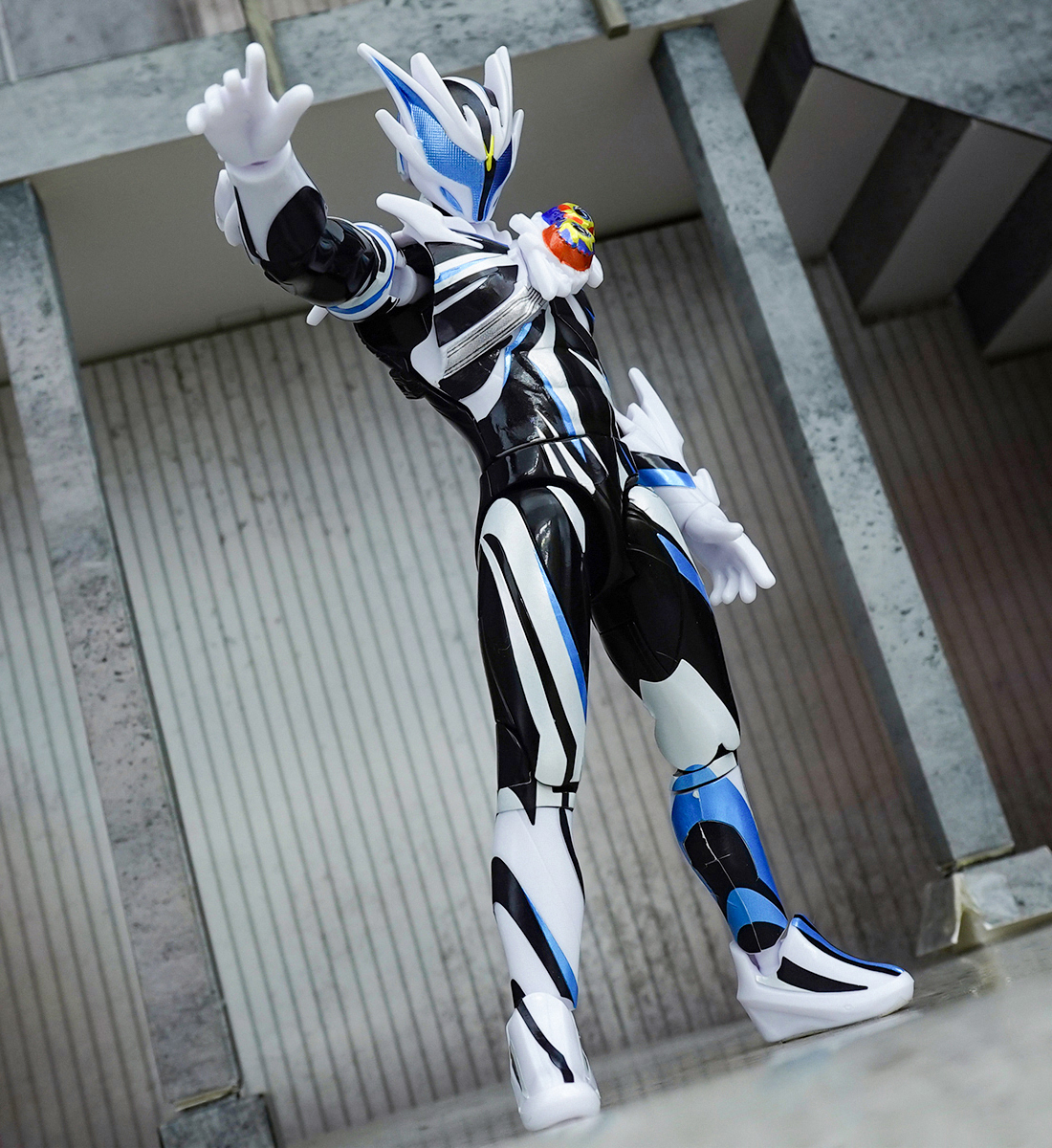 本日発売！！】装動 仮面ライダーゼッツ AGT5 Feat.装動 仮面ライダー