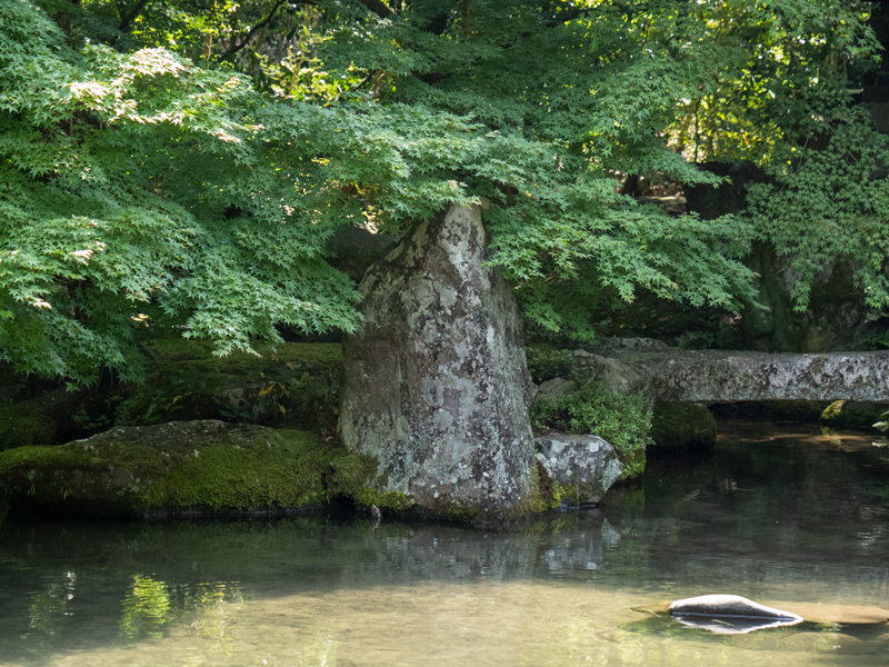 鶴石（蓮華寺）