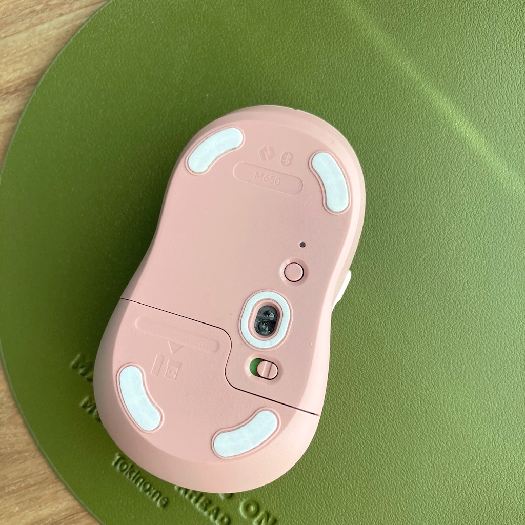 Logicool M650 の底面の写真