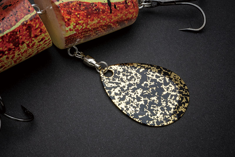 ノリーズ】お腹のブレードが特徴的なルアー「ジョイントフカベイト」に