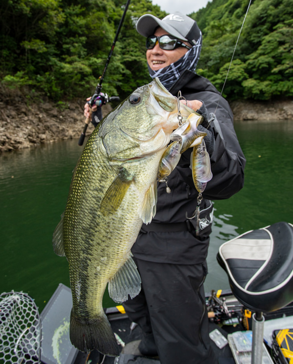 イマカツ】世界初の前後逆回転、i字系、首振りビッグベイト「UMA