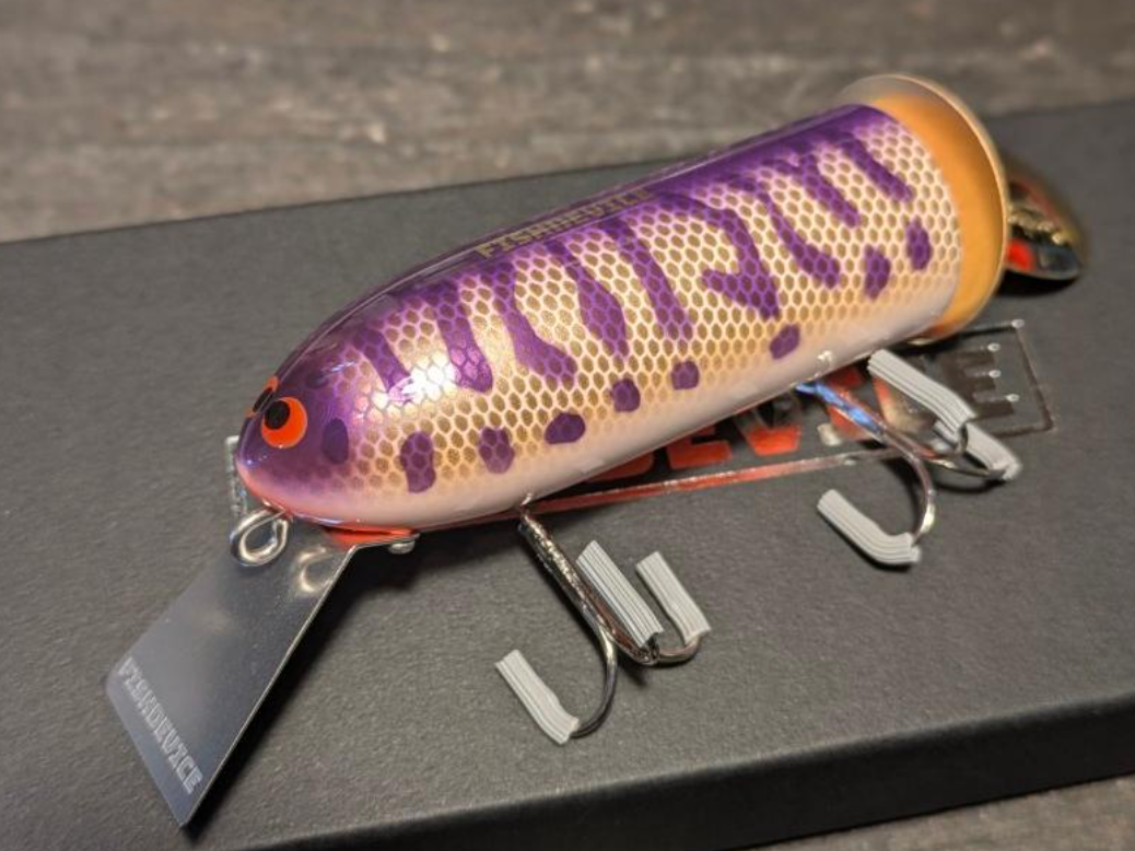 フィッシュデバイスの金属プレート付きビッグバド系プラグ「シンバルバド」