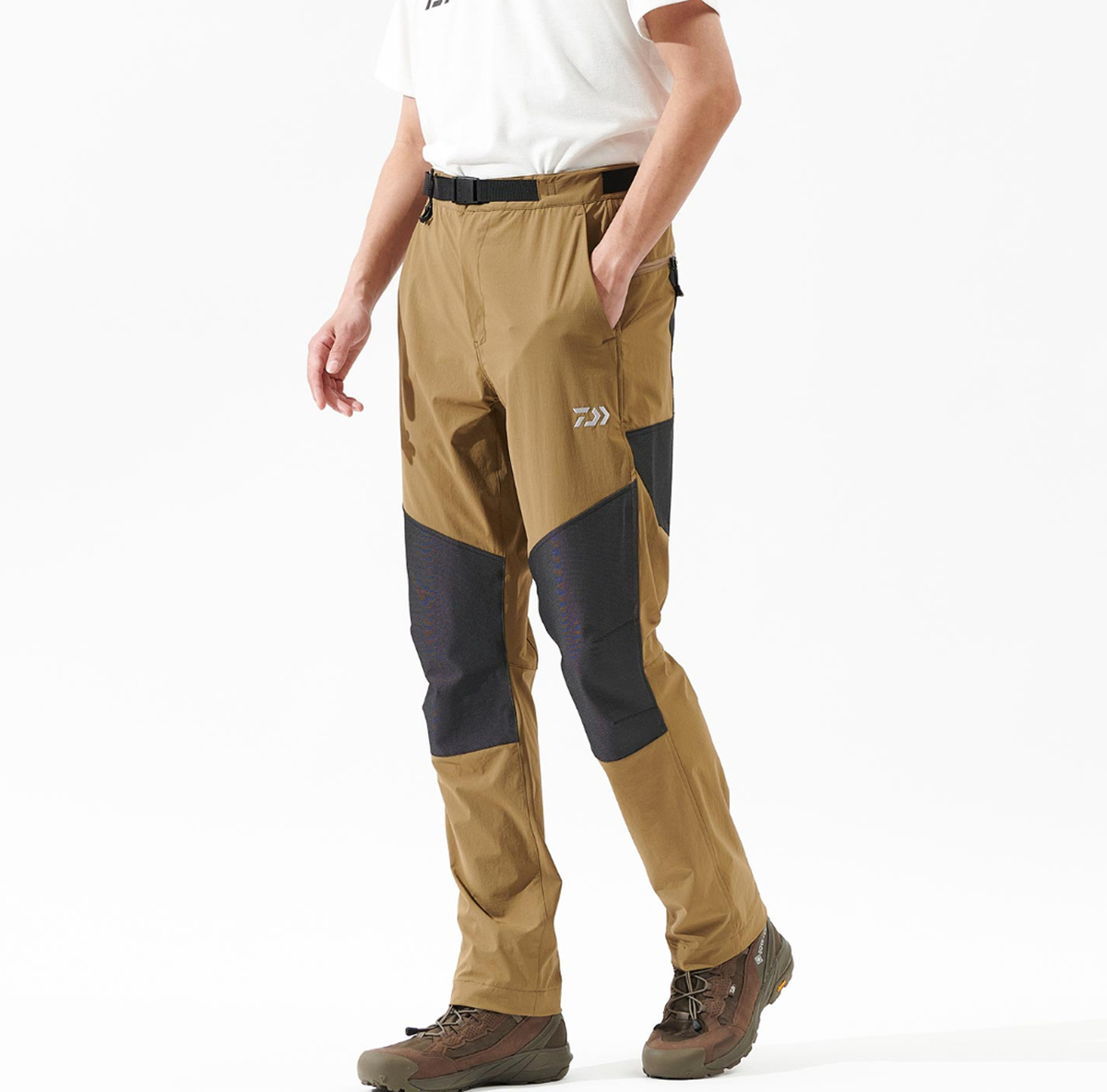 藪漕ぎ派アングラー必携！「CORDURA® ブッシュパンツ」の強度と機動力に迫る