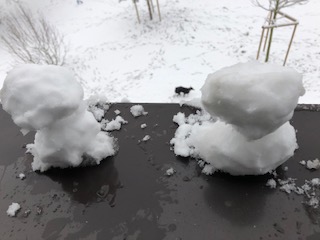 ジュネーブで雪だるまを比べてみた こどもって実は つぶやき ジュネーブで雪だるまを比べてみた こどもって実は つぶやき