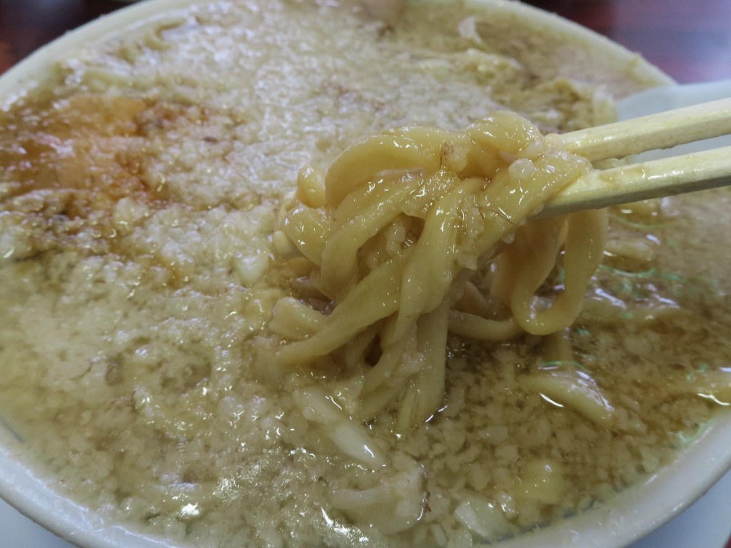 背脂と極太麺のド迫力 燕系背脂ラーメンの元祖 杭州飯店 はラーメン好きなら一度は食べるべき ぐるなび みんなのごはん