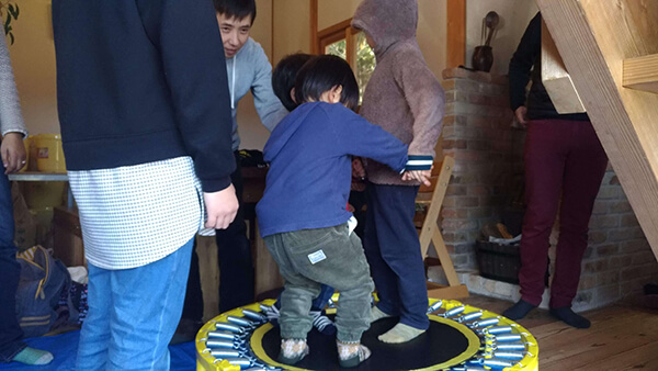 すぐに仲良くなる子どもたち
