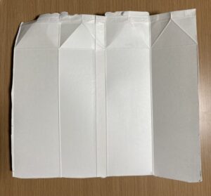 広げた牛乳パックの写真