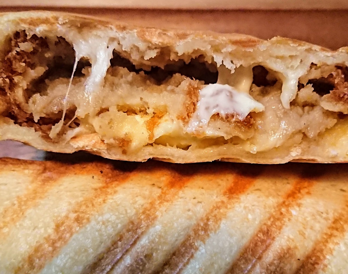 ポテトコロッケとチーズたっぷりのホットサンド キャプロア7 ポテトコロッケとチーズたっぷりのホットサンド キャプロア7