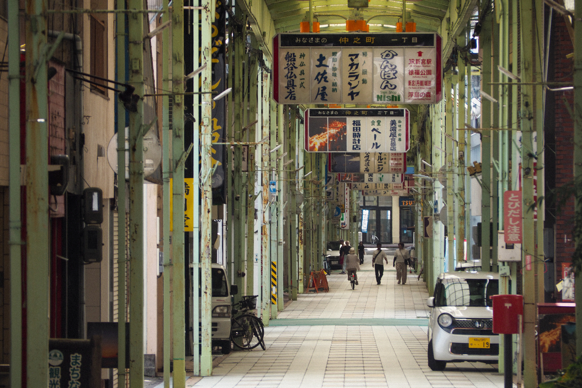 和歌山・新宮市 中之町商店街を歩く｜昭和レトロなアーケード商店街の