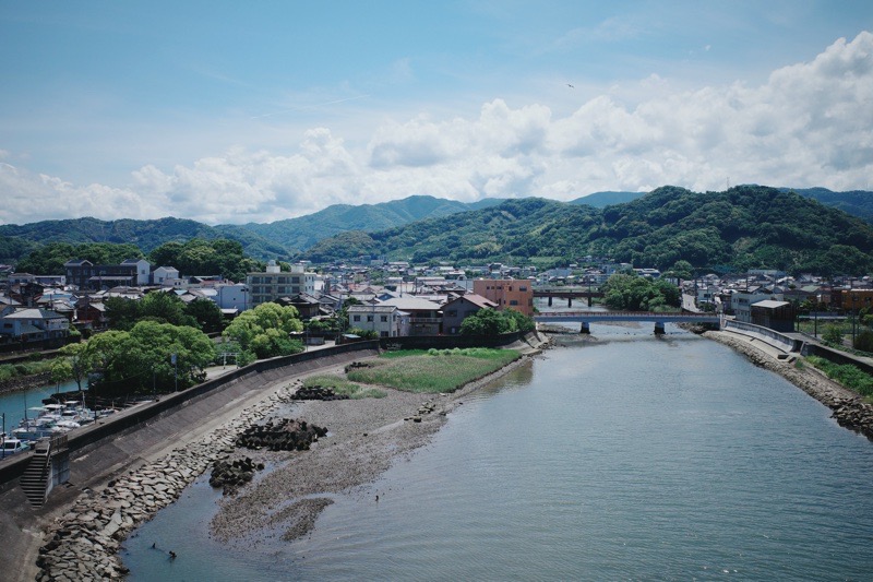 なぎ大橋から見る湯浅の町と『きのくに線』