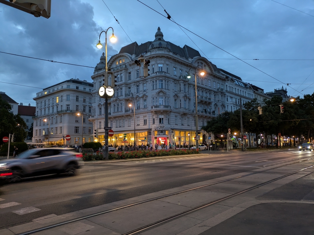 市立公園の近く