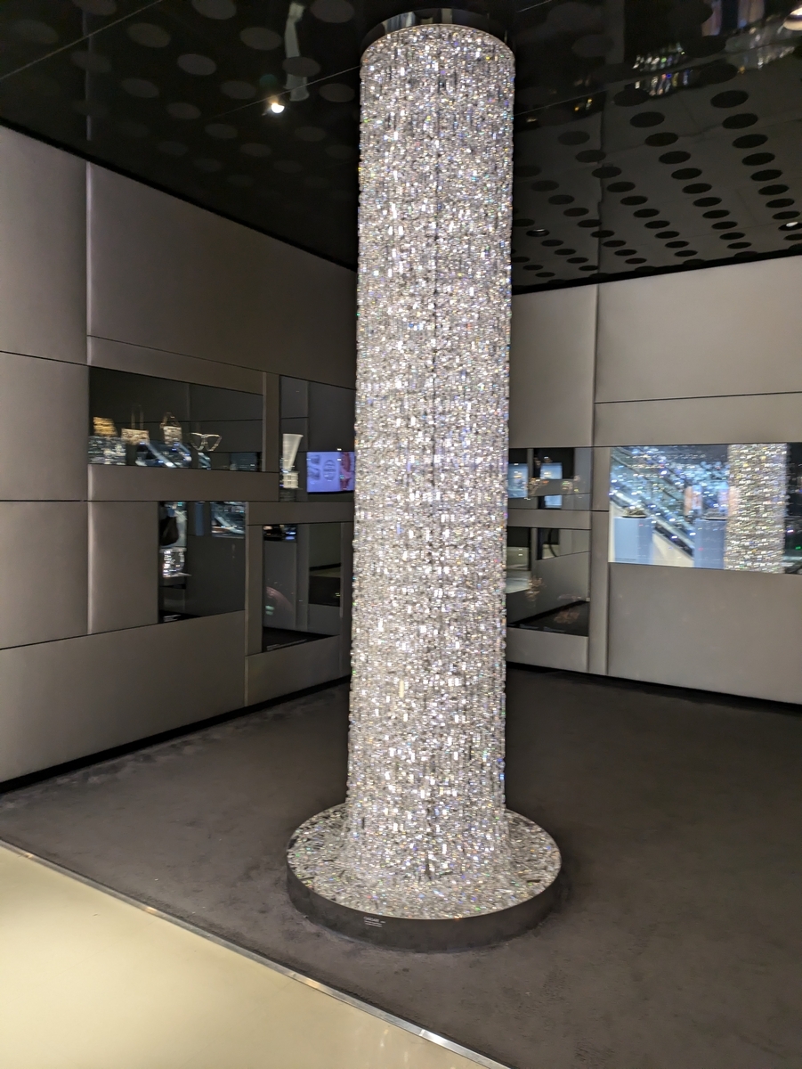 柱もキラキラでした