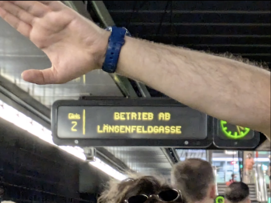 地下鉄ではドイツ語でしか案内表示がなく、Google 翻訳に感謝しました