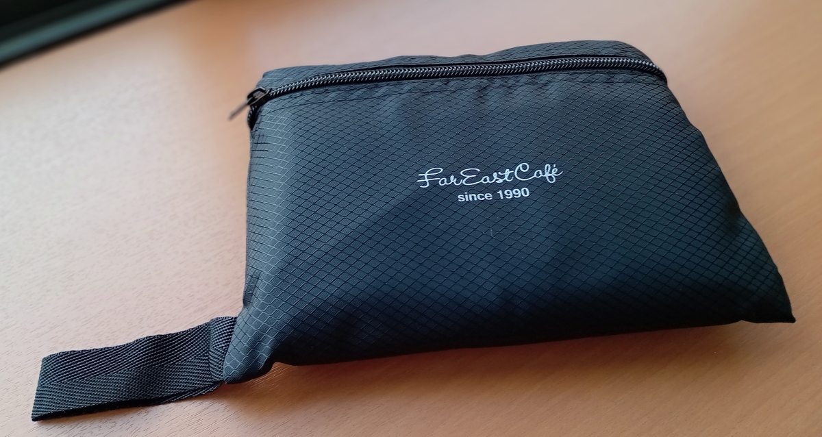 おばちゃん、Far East Cafeでタンブラーとリュックを買う - “東京の空