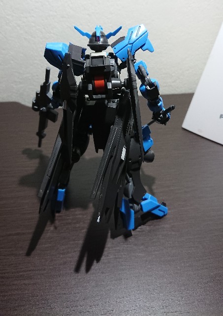 バックパックのバインダーが干渉する様子