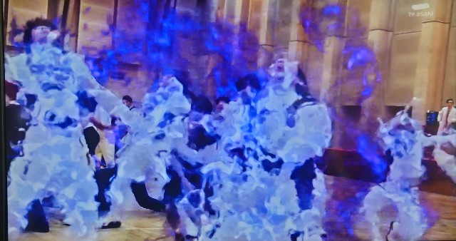 デッドマンに圧倒されるフェニックス隊員