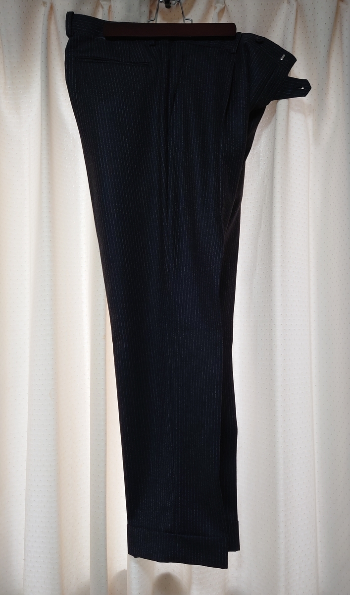 Zerbinoで仕立てたトラウザーズ正面