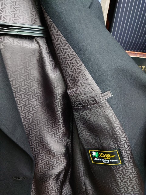 NIKKE（日本毛織）の織タグが付いたダブルチェスターフィールドコート