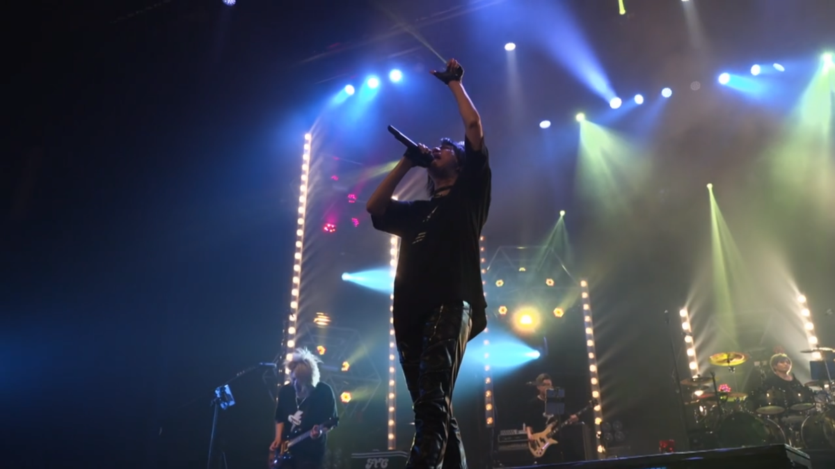 FANATIC◇CRISIS 30周年記念ライブ映像の視聴画面