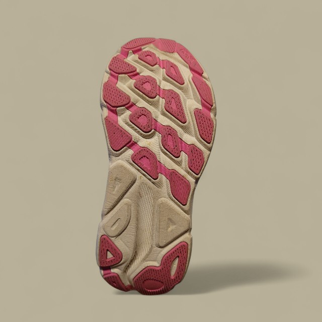 HOKA CLIFTON 9 実使用後アウトソールの写真 グリップと耐久性を確認できる