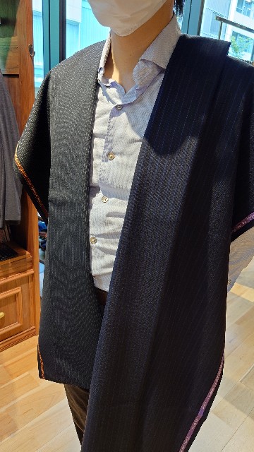 生地を体にかけて雰囲気をチェック