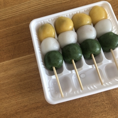 大好きな団子。芽吹き屋の「三色だんご」 - ベリーの暮らし