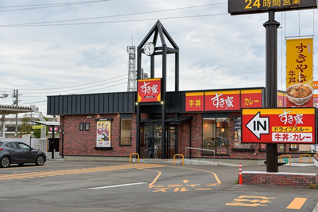 すき家の店舗の外観の写真