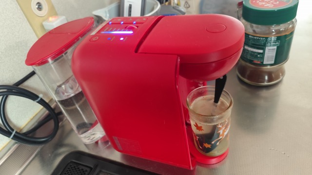 昆布茶を入れているドリップポッドの画像