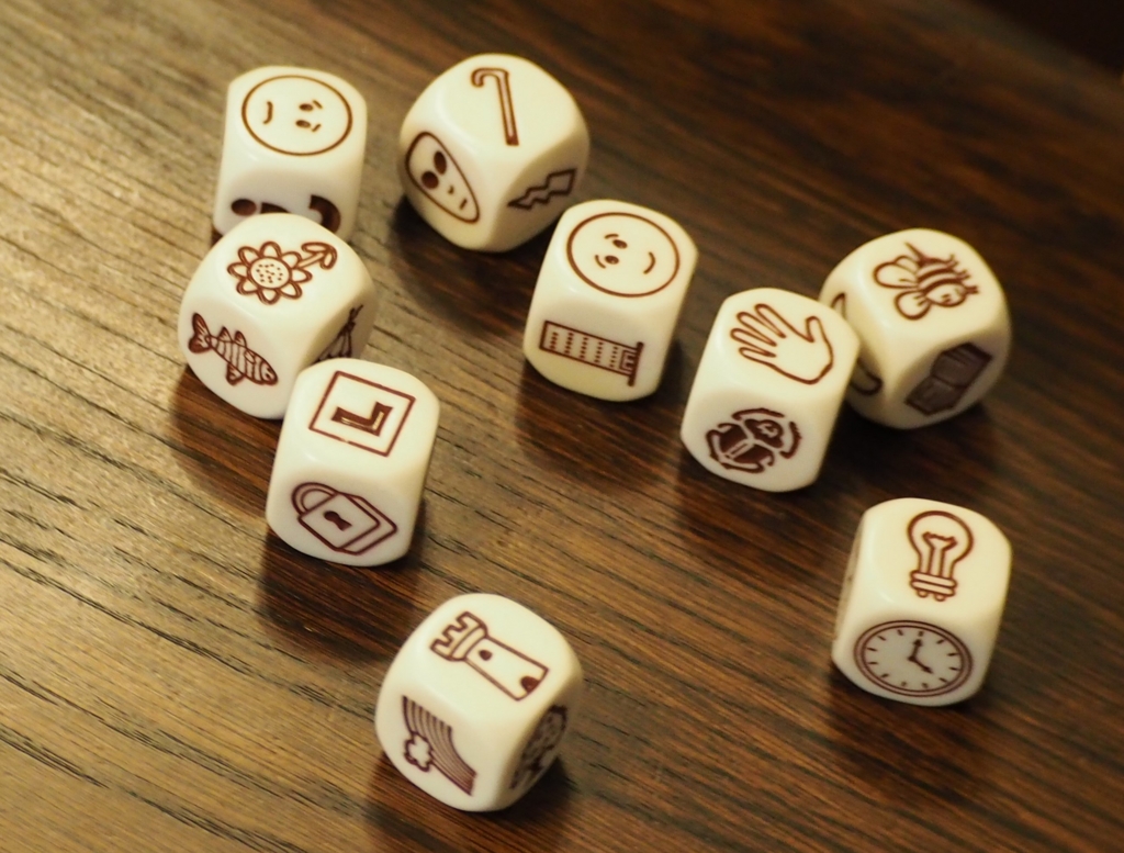 ９つのダイスから始まる物語 想像力を高めるコミュニケーションゲーム ローリーズ ストーリー キューブス Rory S Story Cubes 親子ボードゲームで楽しく学ぶ