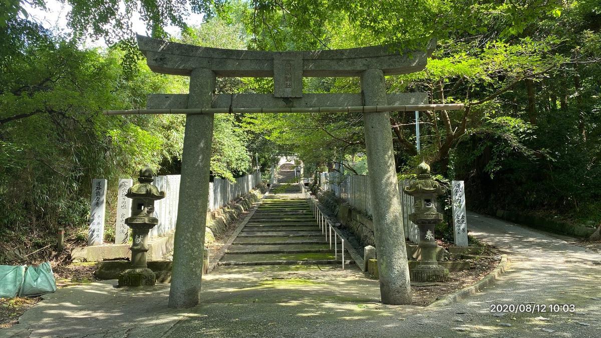 香春鉱山　寒水石　福岡県田川郡香春町　香春石灰石　オブジェ　アクリルケース付 香春神社」大迫力の岩石！巨大な山王石があるパワースポット