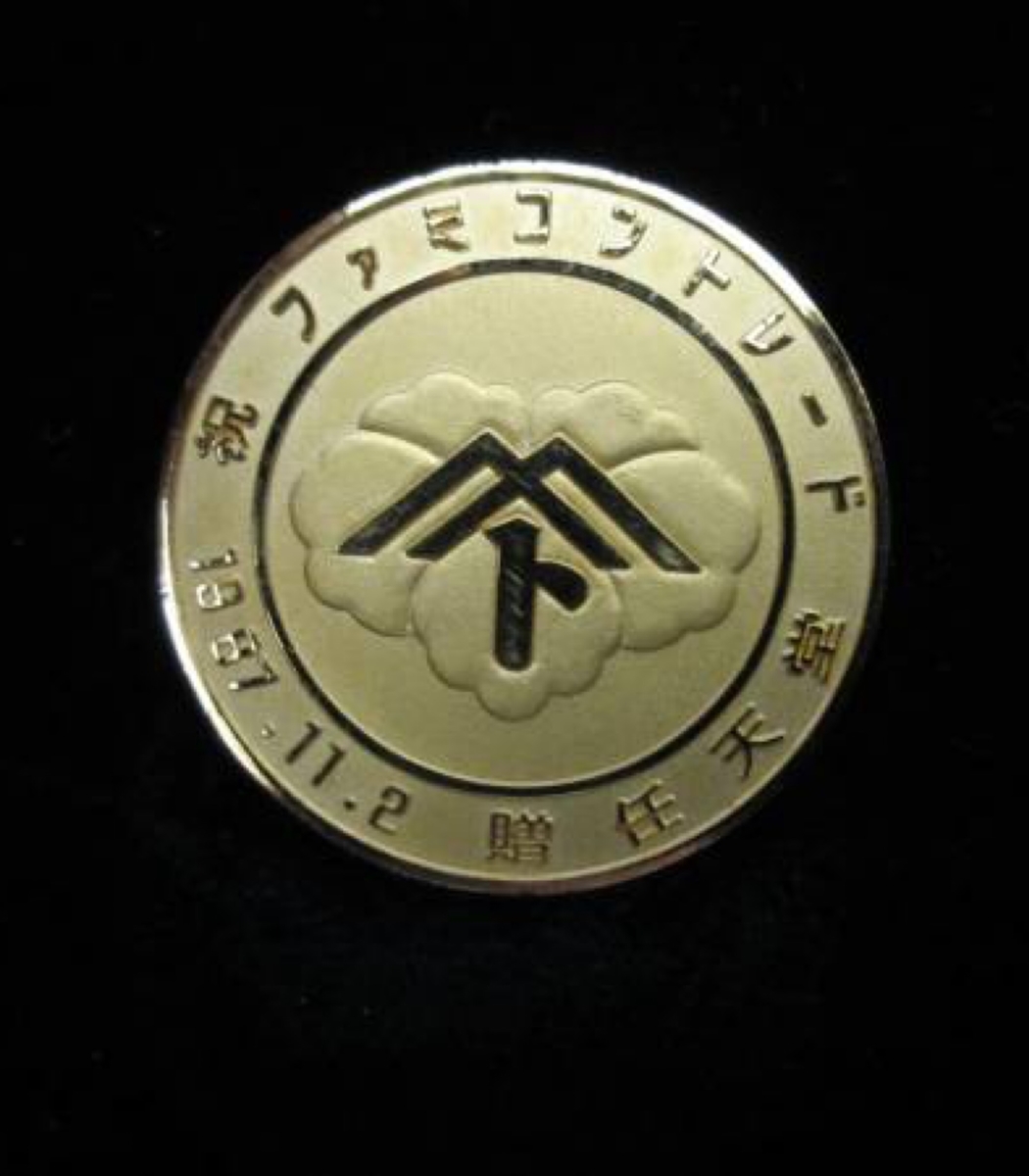 黄金のファミコングッズを発見！ - ファミコン周辺機器@月面探査中