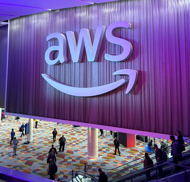 AWS re:Invent 会場入口