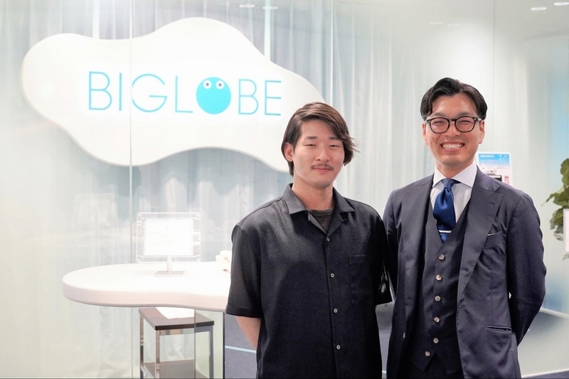 玉川達也と江角拓麻が並ぶ画像