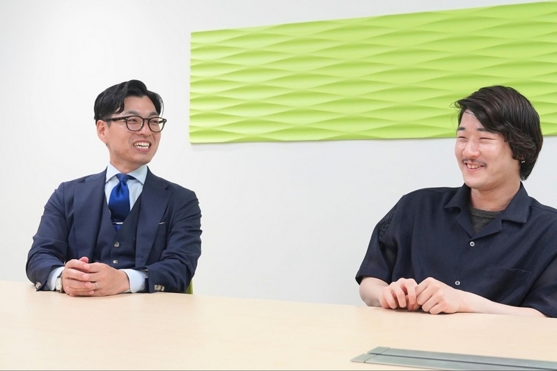 玉川達也と江角拓麻が並ぶ画像
