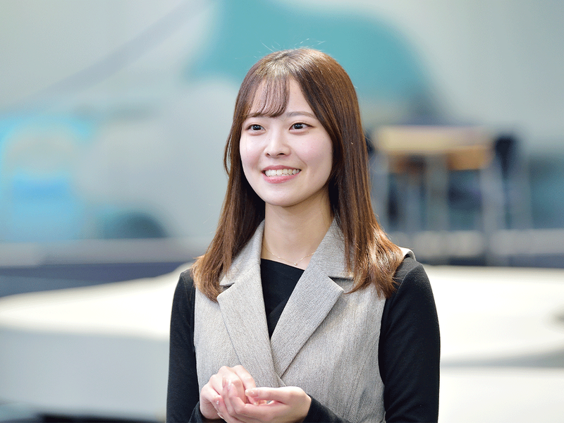 写真：冨尾理咲子（新卒採用担当者）