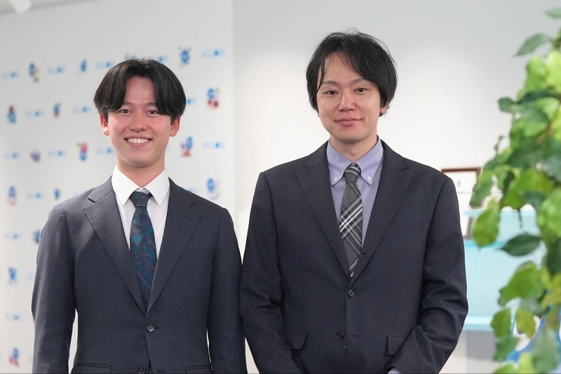 写真：代理店営業グループの吉田拓未と田中翔人