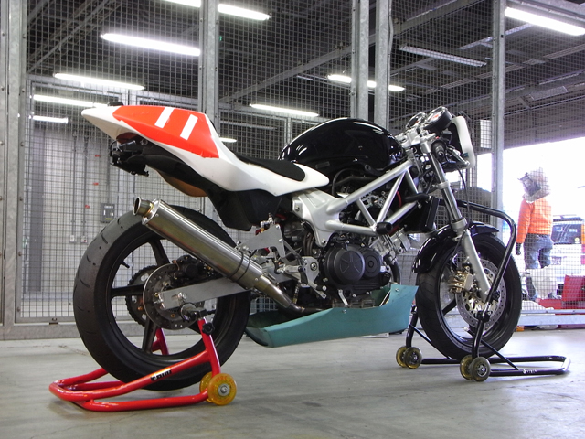 あああ　vtr250シートカウル あおE on X: 