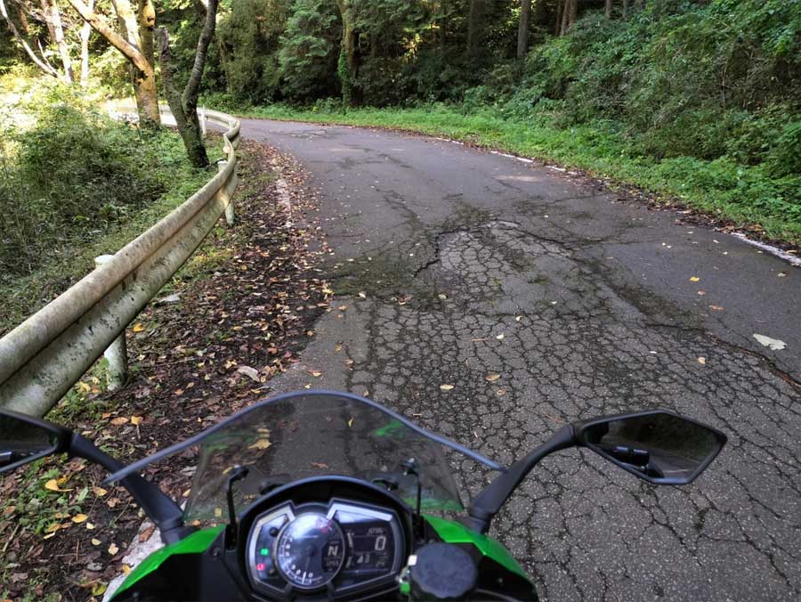 走行記録】林道のように狭く曲がりくねった荒道「県道27号」を走る