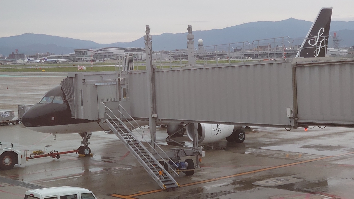 福岡空港 6番搭乗口 ANA3852便 A320